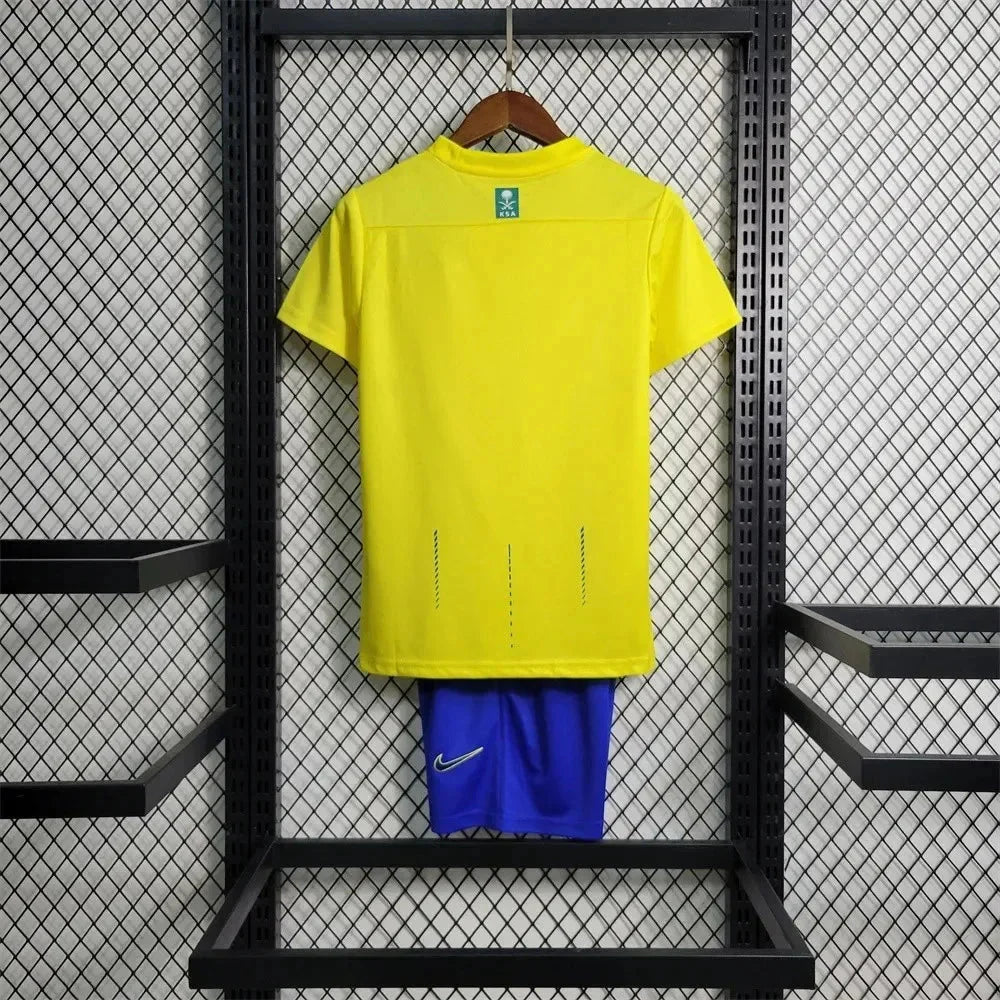 Conjunto de fútbol local de Al-Nassr 2023/2024 (camiseta + pantalón corto)