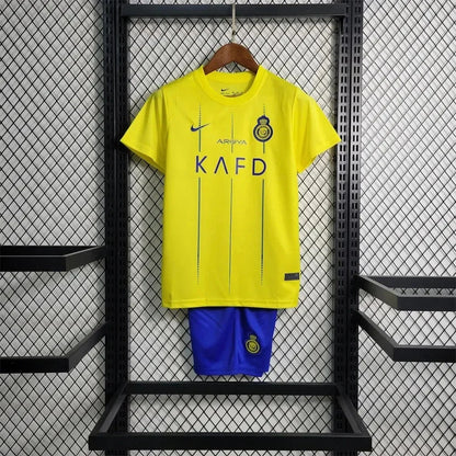 Conjunto de fútbol local de Al-Nassr 2023/2024 (camiseta + pantalón corto)