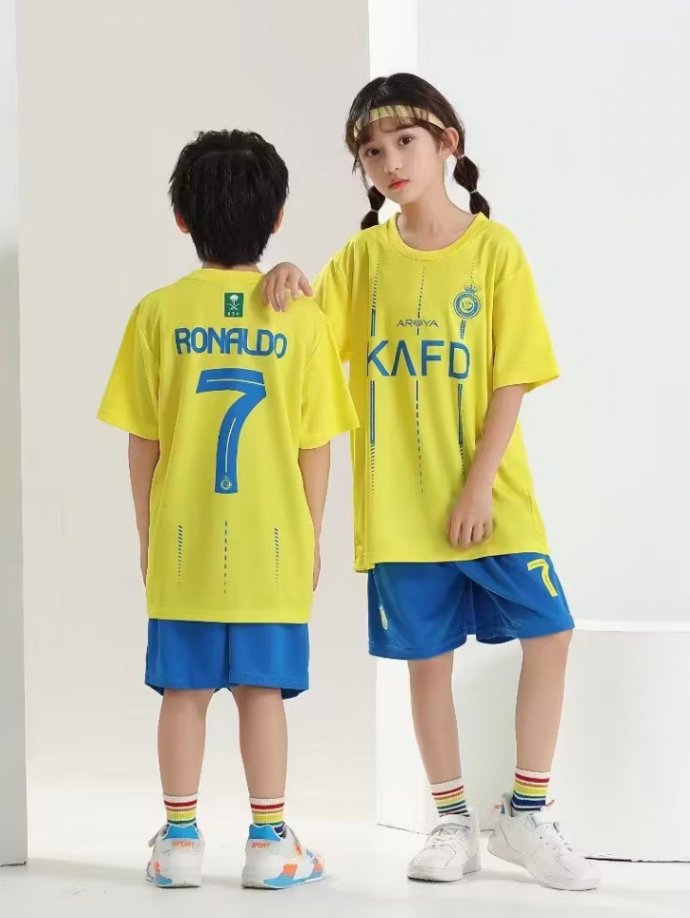 Conjunto de fútbol local de Al-Nassr 2023/2024 (camiseta + pantalón corto)