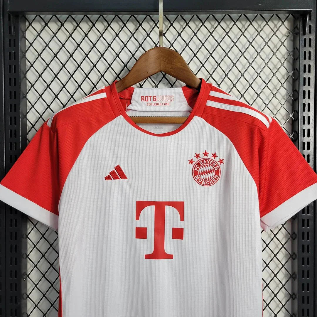 Conjunto de fútbol local del Bayern Munich 2023/2024 (camiseta + pantalón corto)