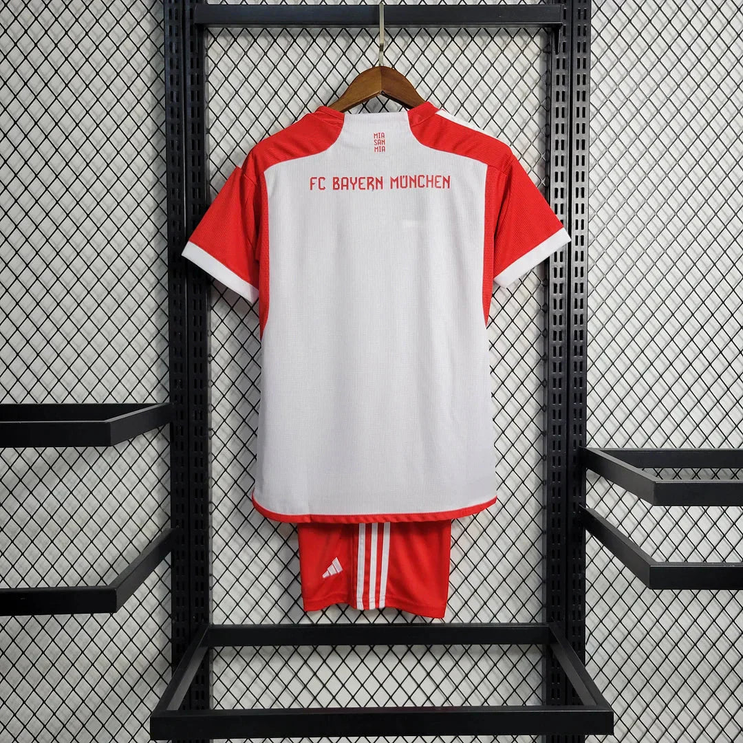 Conjunto de fútbol local del Bayern Munich 2023/2024 (camiseta + pantalón corto)