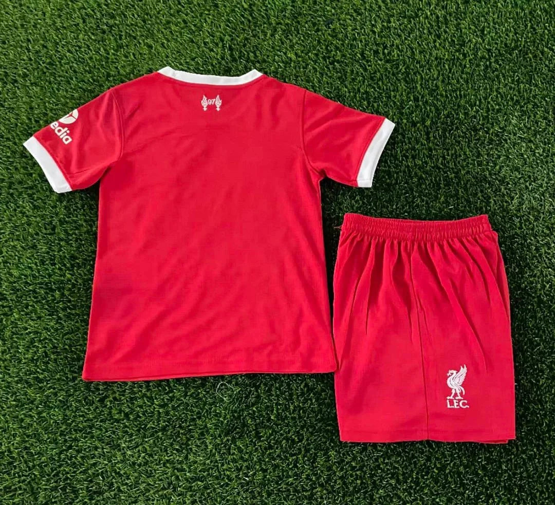 Conjunto de fútbol local del Liverpool 2023/2024 (camiseta + pantalón corto)