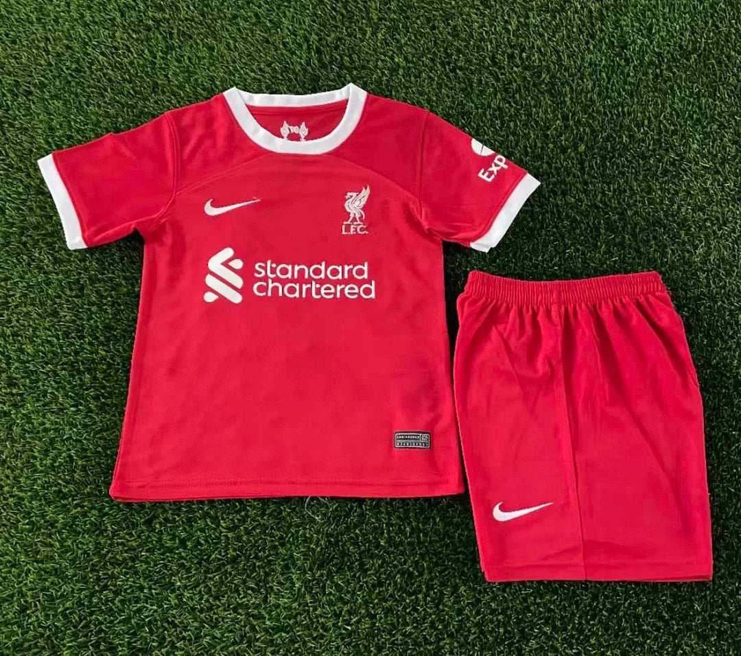 Conjunto de fútbol local del Liverpool 2023/2024 (camiseta + pantalón corto)