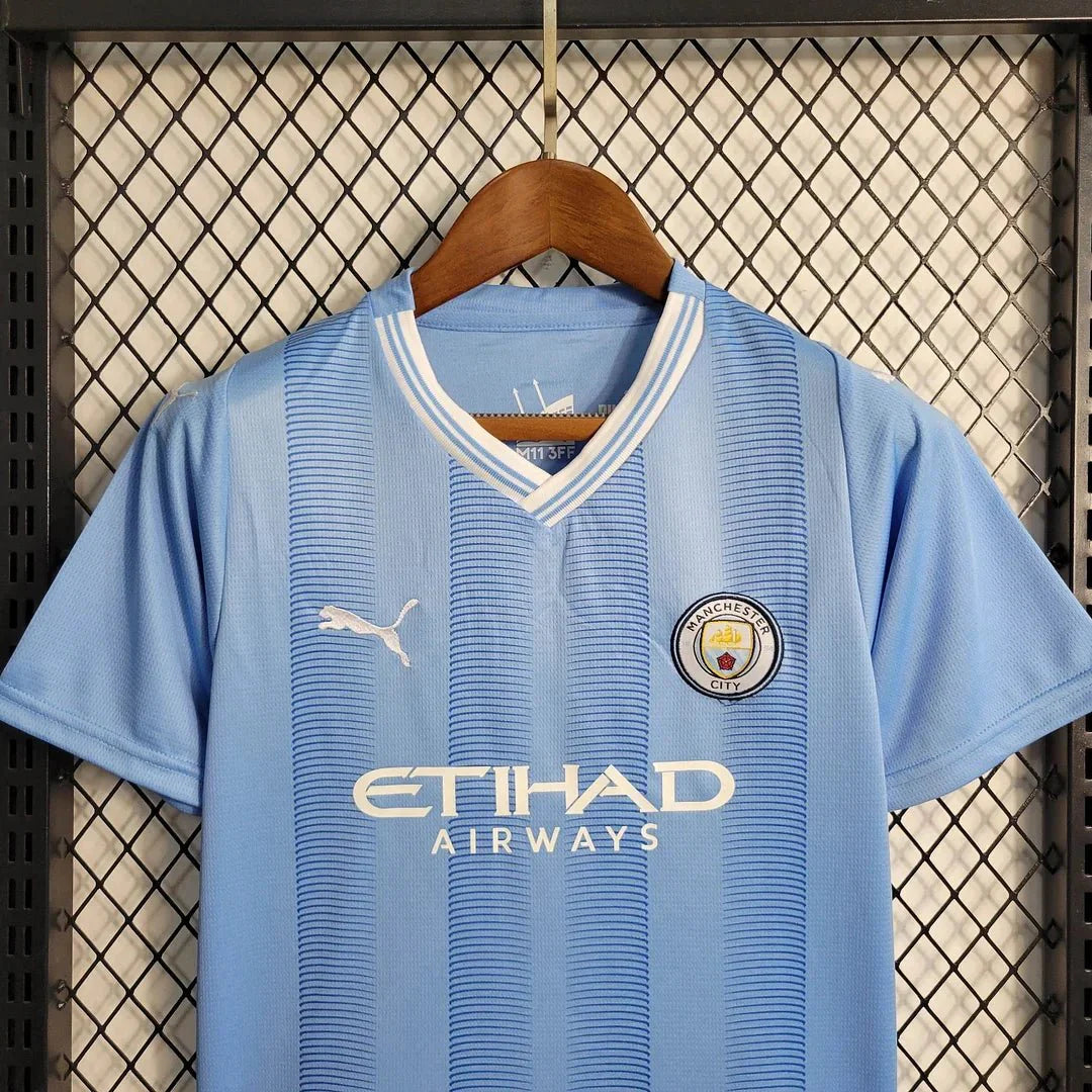 Conjunto de fútbol local del Manchester City 2023/2024 (camiseta + pantalón corto)