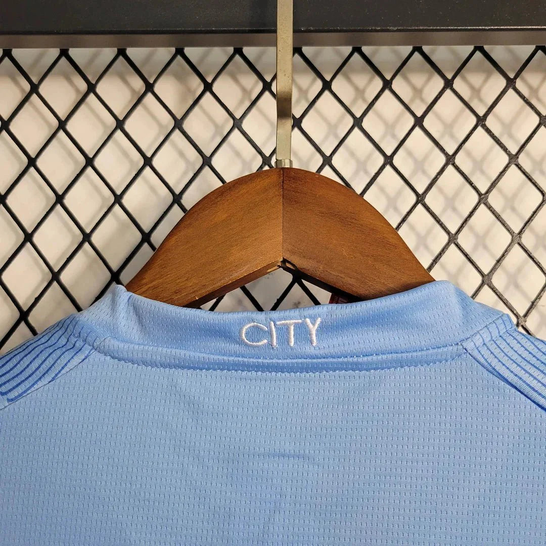 Conjunto de fútbol local del Manchester City 2023/2024 (camiseta + pantalón corto)