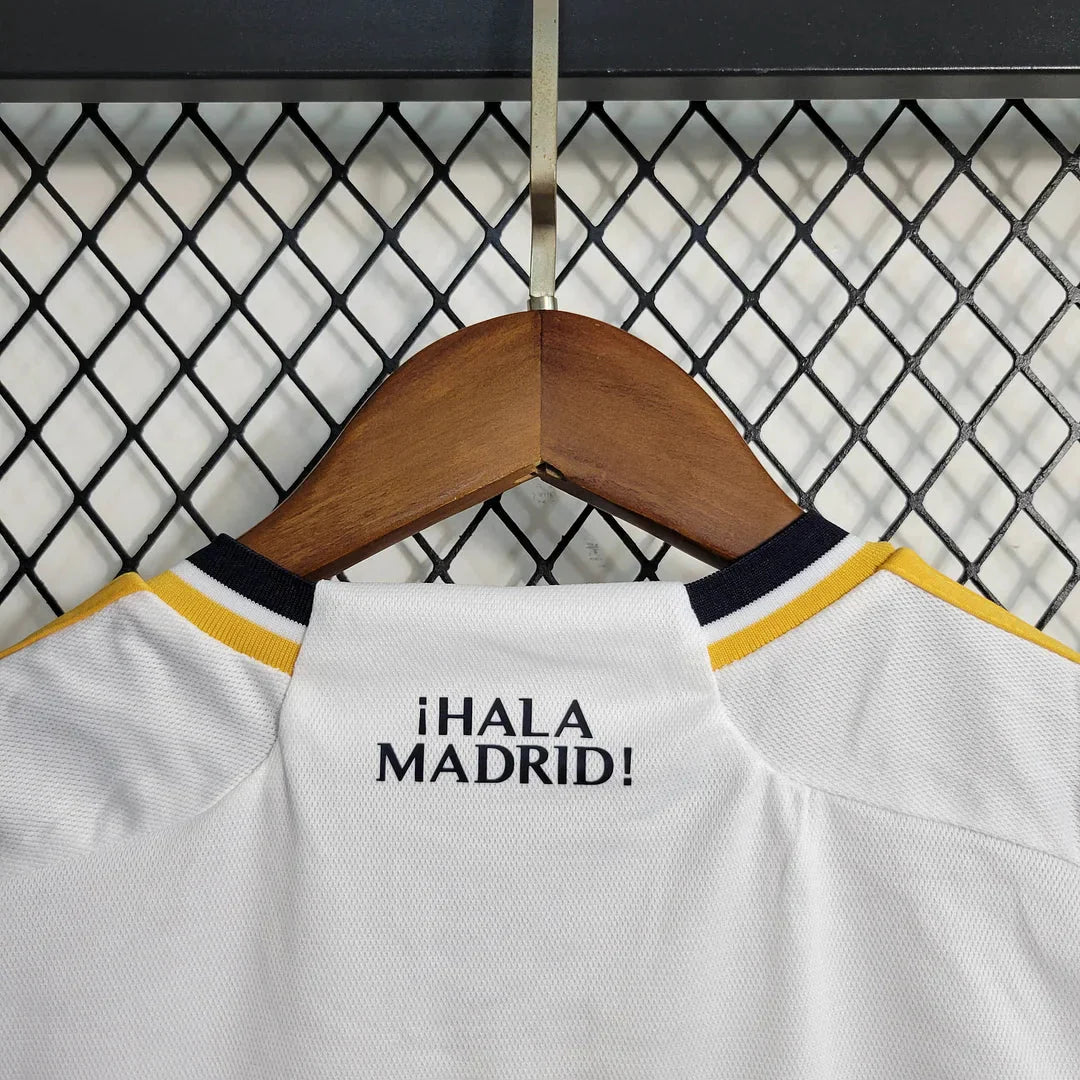 Conjunto de fútbol local del Real Madrid 2023/2024 (camiseta + pantalón corto)