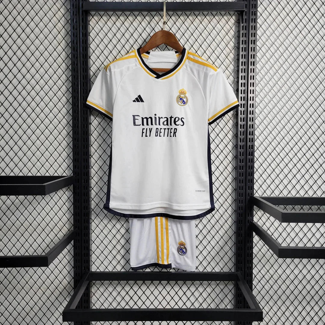 Conjunto de fútbol local del Real Madrid 2023/2024 (camiseta + pantalón corto)