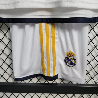 Conjunto de fútbol local del Real Madrid 2023/2024 (camiseta + pantalón corto)