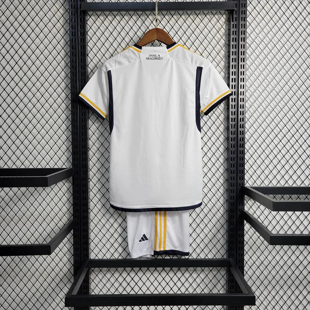 Conjunto de fútbol local del Real Madrid 2023/2024 (camiseta + pantalón corto)